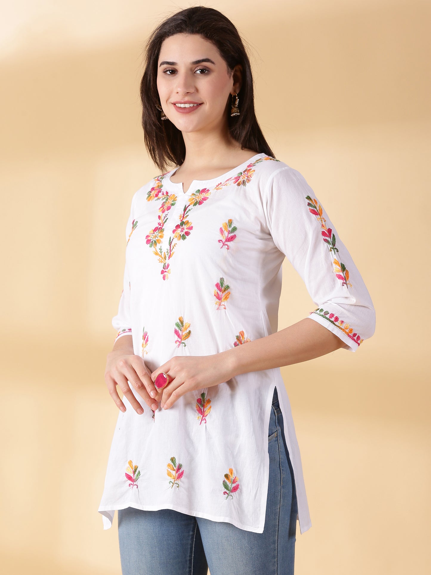 Women Hand Embroidered White Cotton Lucknowi Chikankari kurta