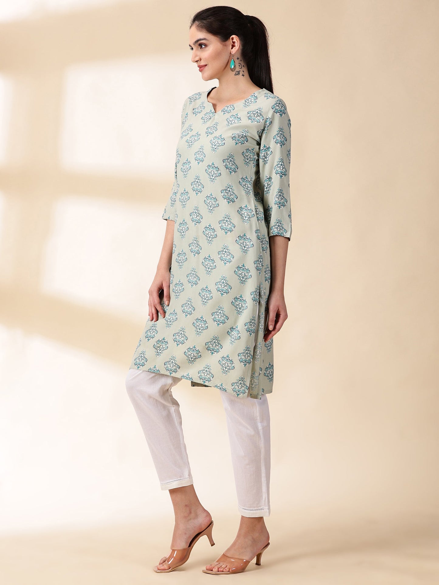 Women Green Printed cotton kurta With Pant