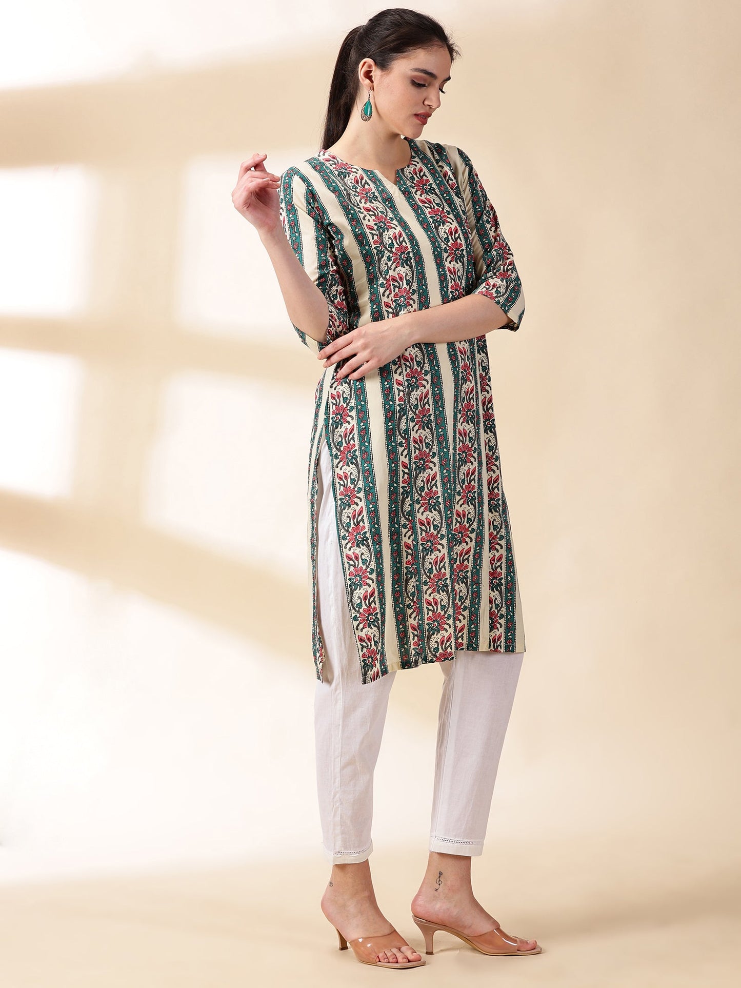 Women Green Printed cotton kurta With Pant