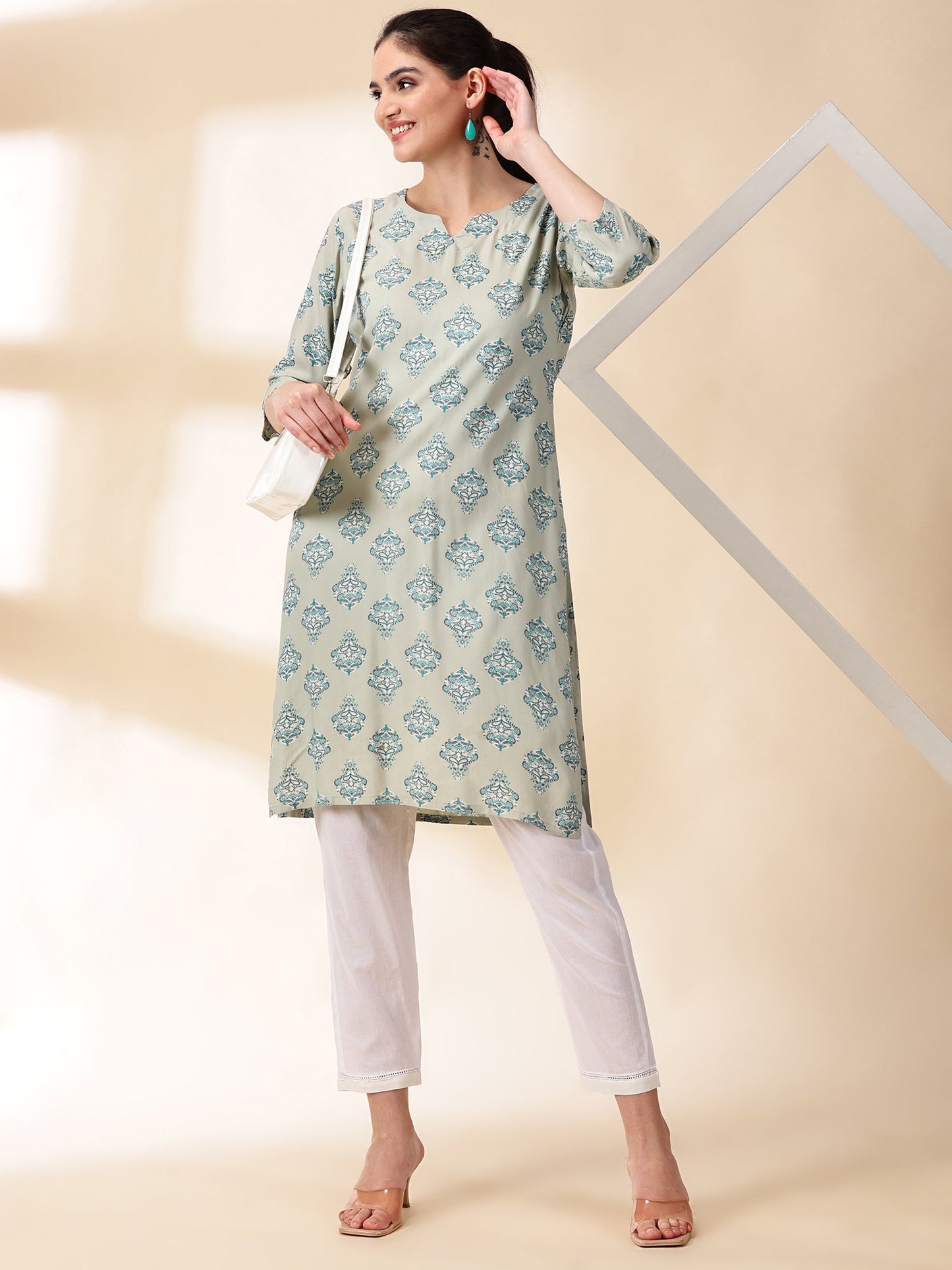 Women Green Printed cotton kurta With Pant